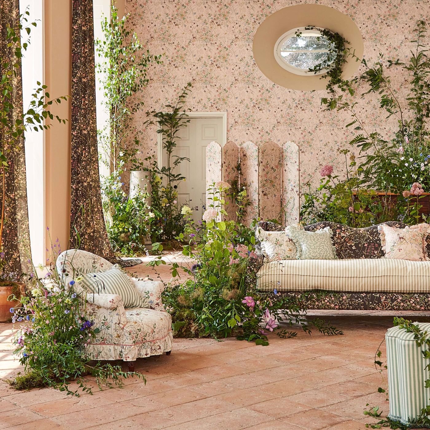 Bambi Wallpaper - Neapolitan - Sanderson - DDIW217279 - Morris Wallpaper