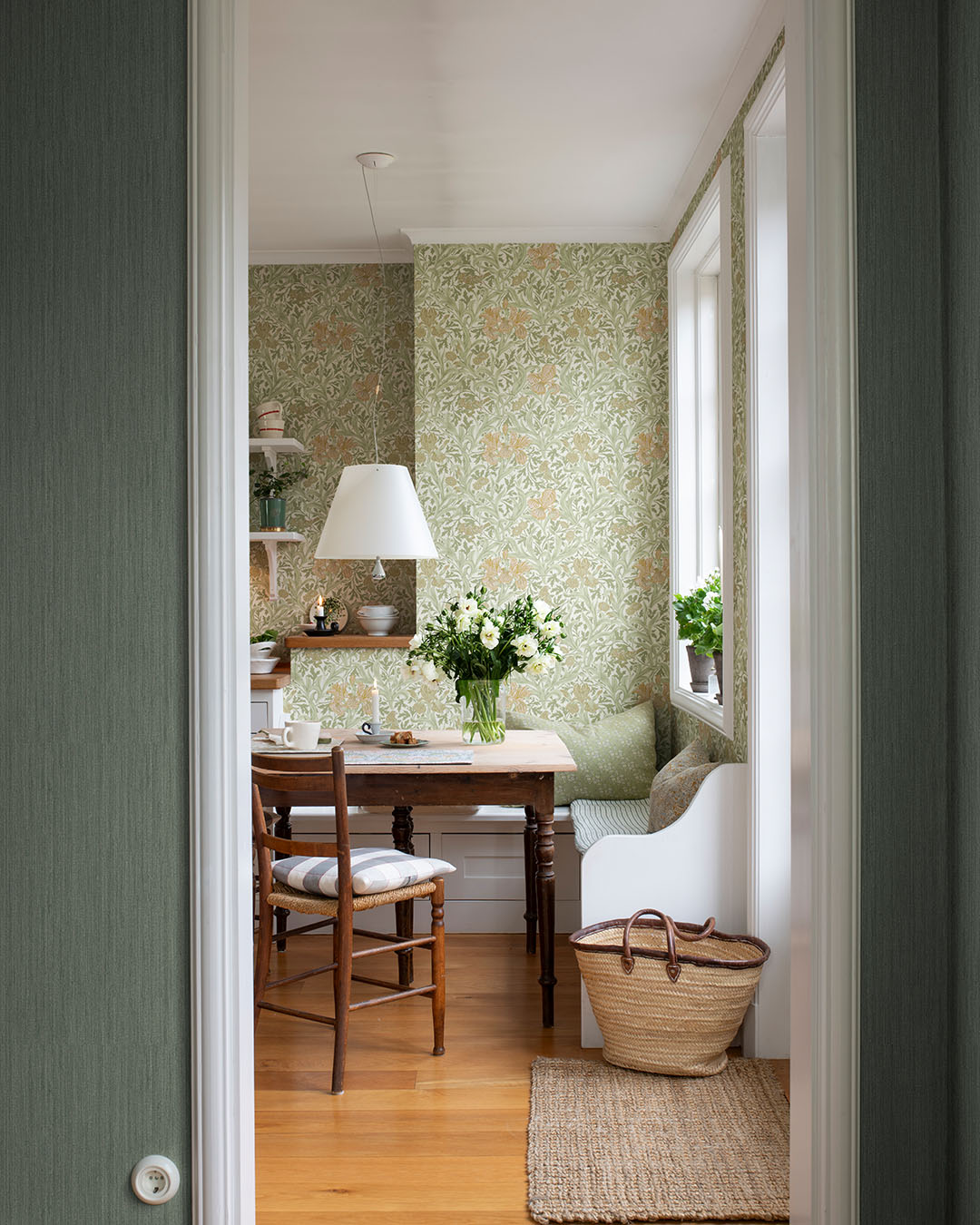 82049 - Iris Wallpaper - Soft Green  - Midbec