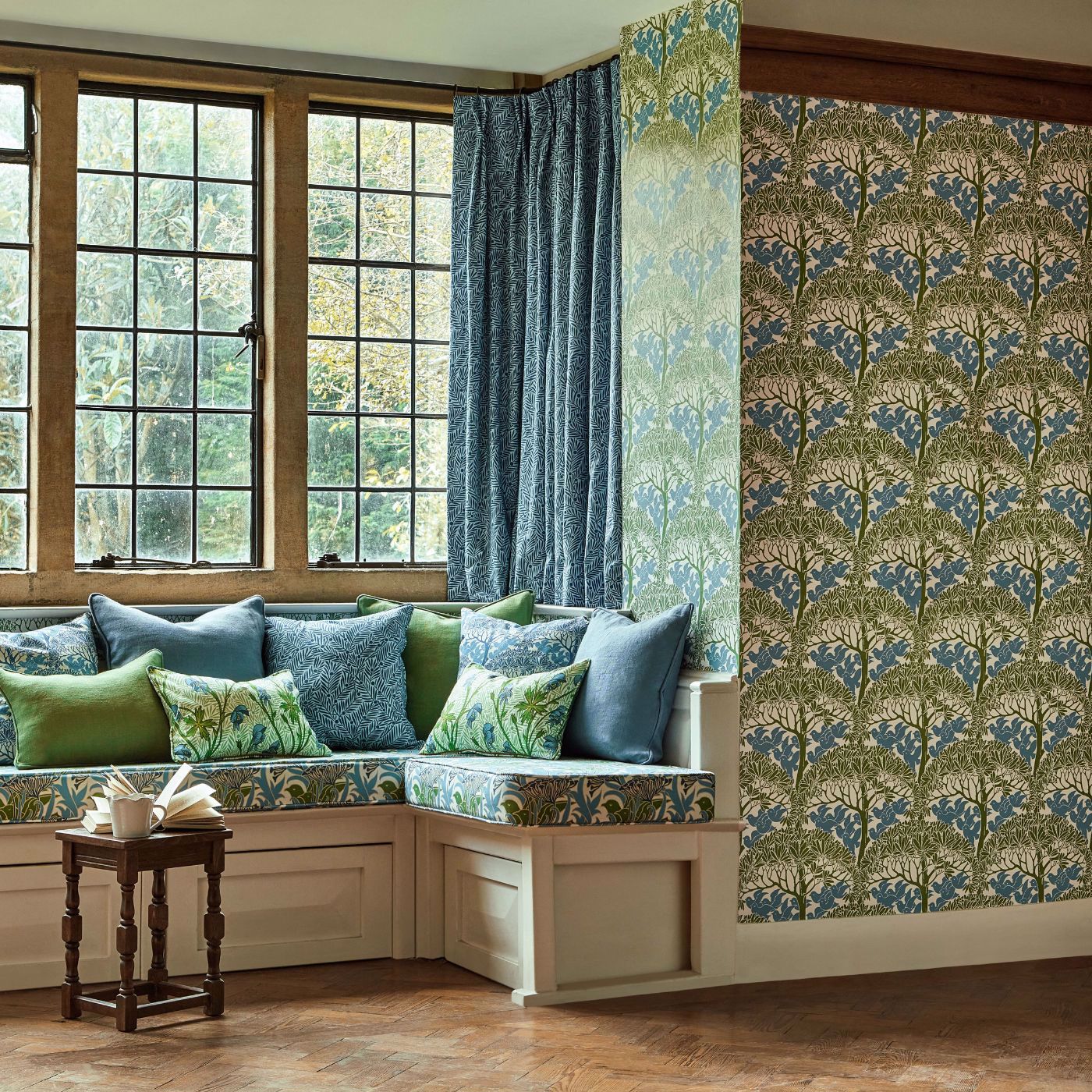 The Savaric Wallpaper - Garden Green - 217340 - Morris & Co