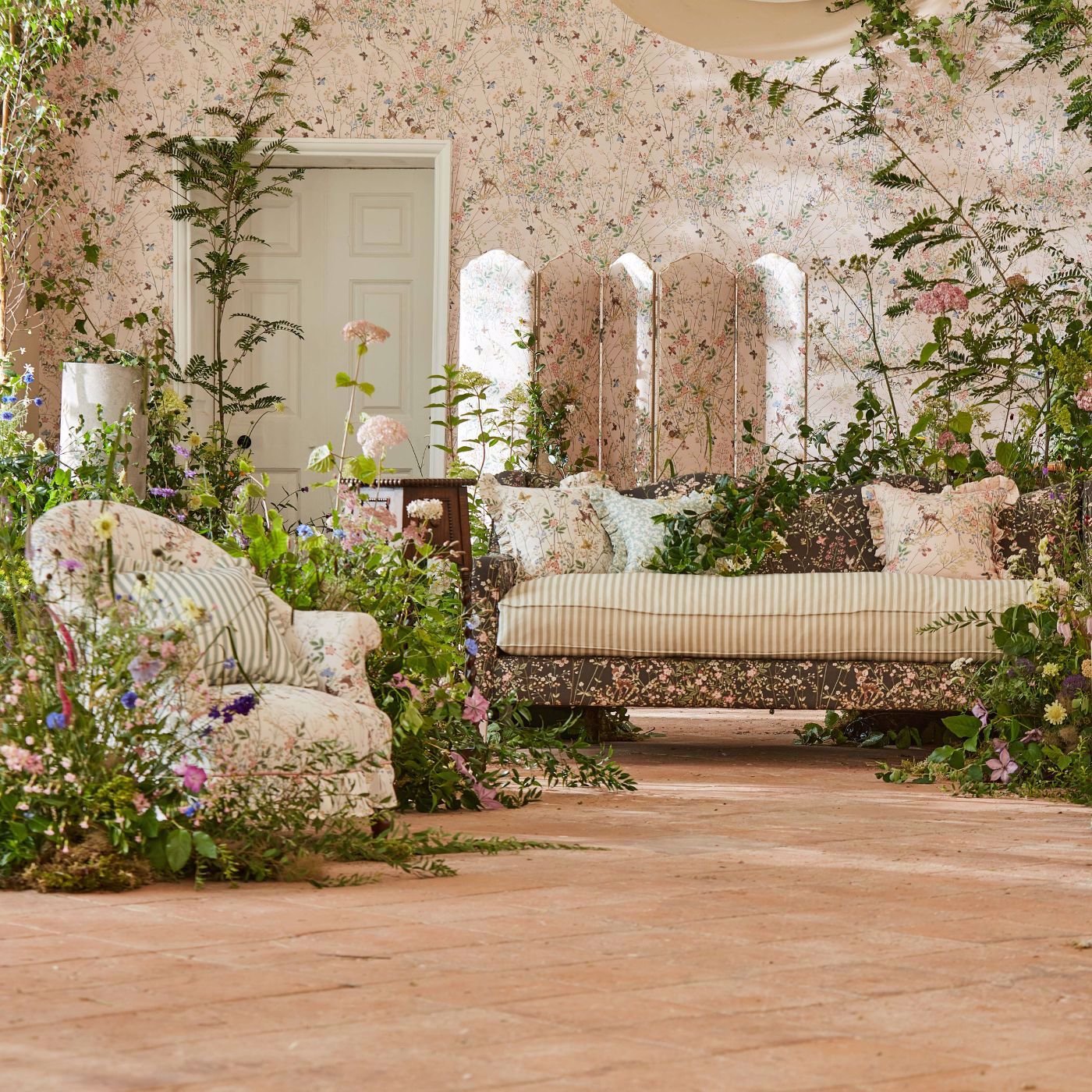 Bambi Wallpaper - Neapolitan - Sanderson - DDIW217279 - Morris Wallpaper