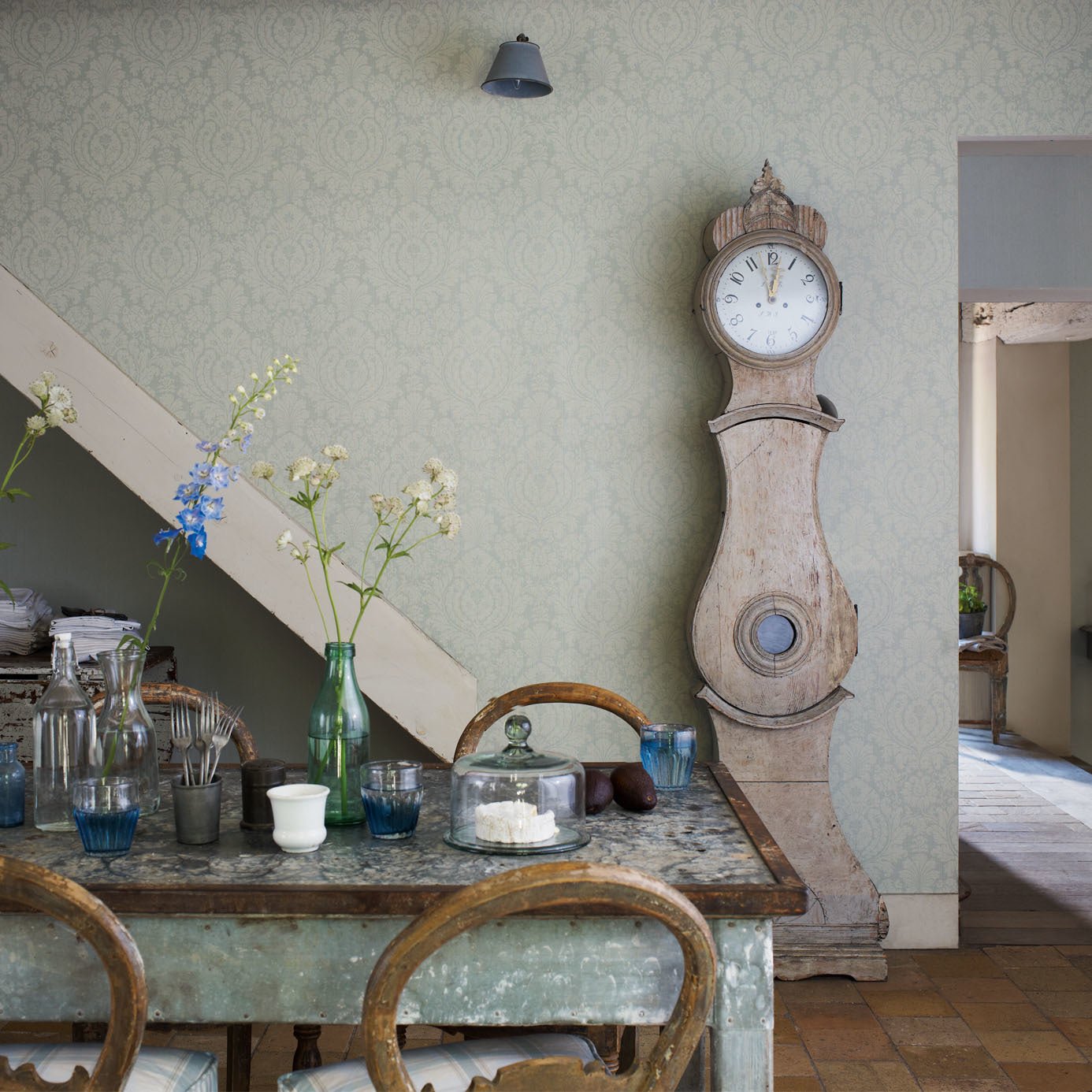 Fabienne Wallpaper - Eggshell - Sanderson - DFAB214071 - Morris Wallpaper
