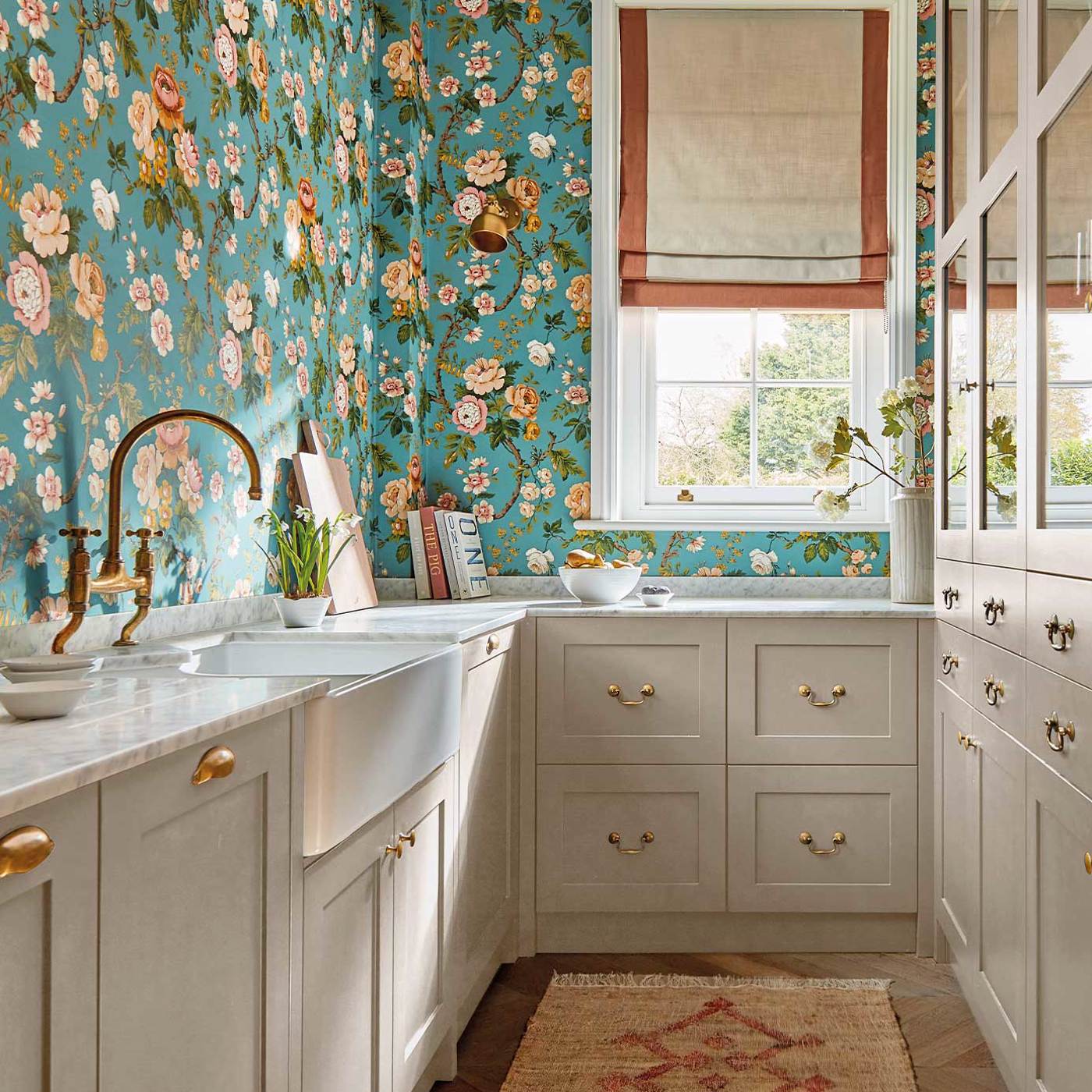 Hykenham Wallpaper - Gold Metallic/Rose - Sanderson - DOSW217042 - Morris Wallpaper