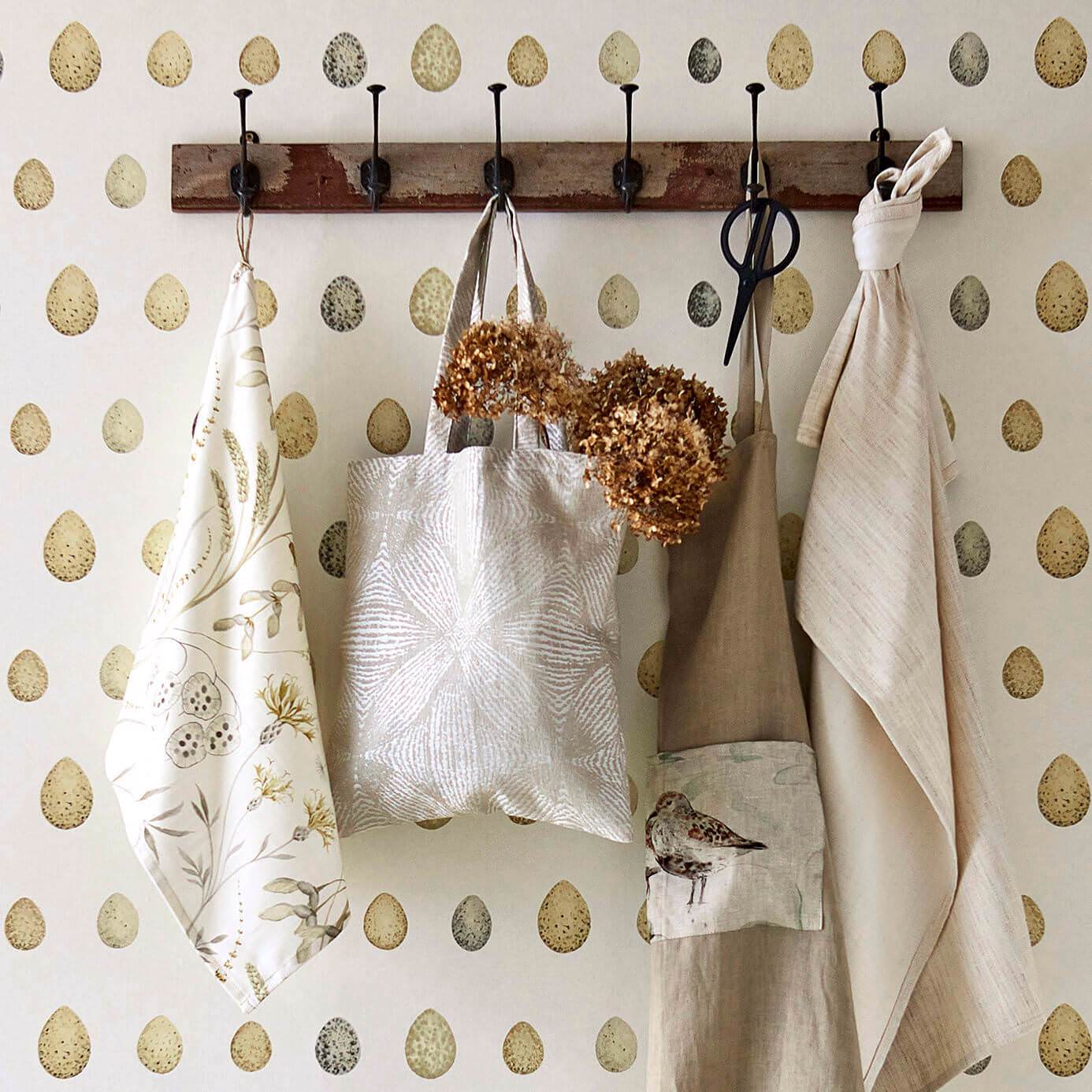 Nest Egg Wallpaper - Eggshell/Ivory - Sanderson - DEBB216502 - Morris Wallpaper