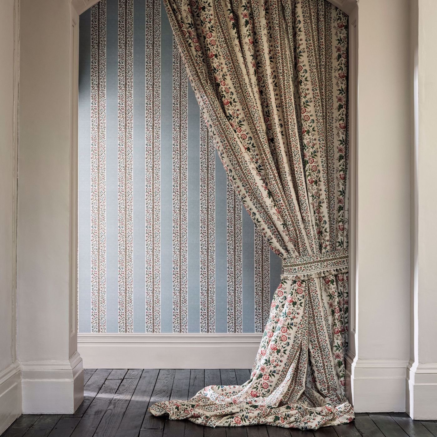 Pergola Stripe Wallpaper - Mineral Blue/Wisteria - Sanderson - DHIP217486 - Morris Wallpaper