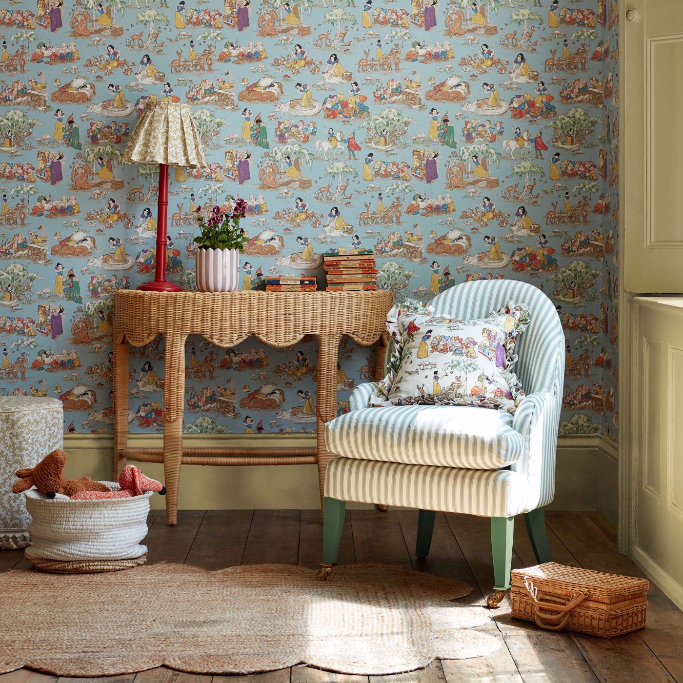 Snow White Wallpaper - Whipped Cream - Sanderson - DDIW217275 - Morris Wallpaper