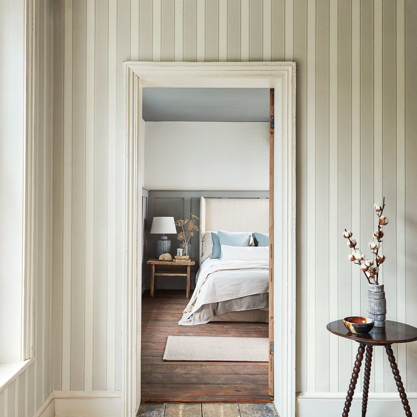 Sonning Stripe Wallpaper - Country Linen - Sanderson - DLMW216889 - Morris Wallpaper