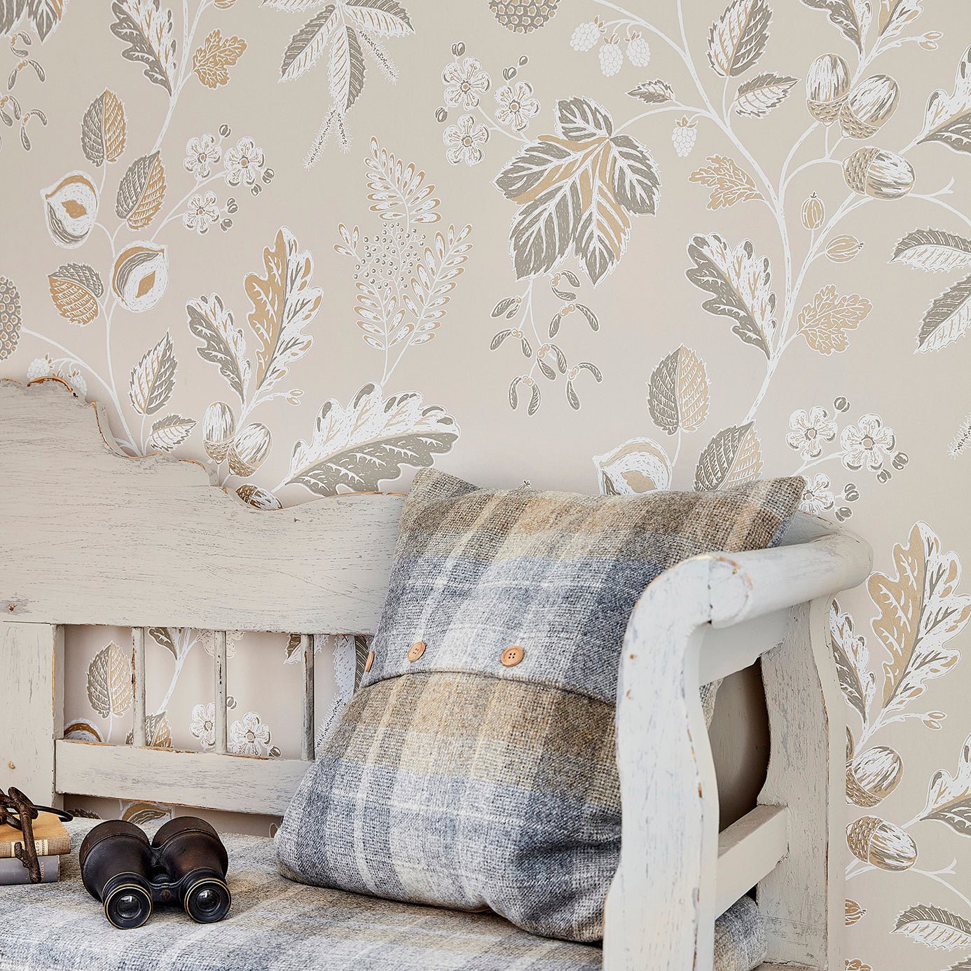 Warwick Wallpaper - Linen - Sanderson - DYSI216616 - Morris Wallpaper